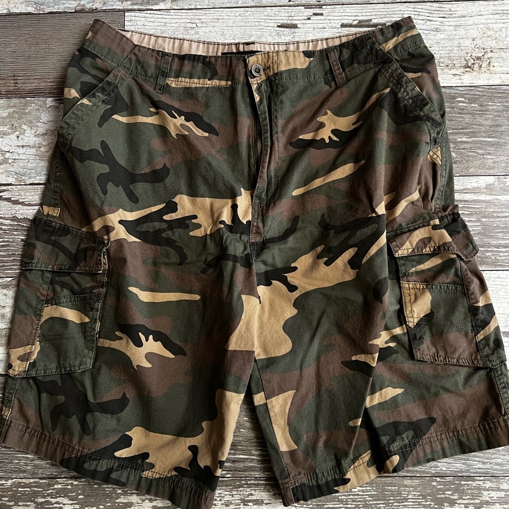 Airwalk Cargo Shorts Green and Brown Outdoor Essential